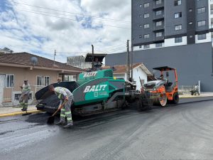 Avança Itapema inicia 2026 com obras de asfaltamento no bairro Várzea 2 avanca